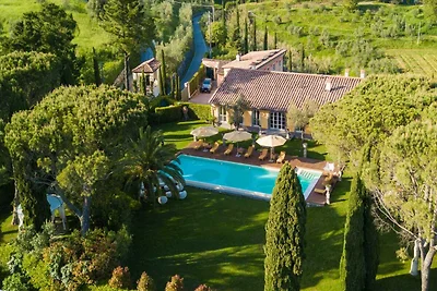 Weingut-Villa in den Hügeln von Lucca