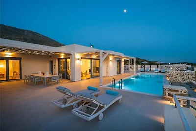 Villa in Kerames mit Schwimmbecken