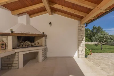 Villa in Tinjan met zwembad