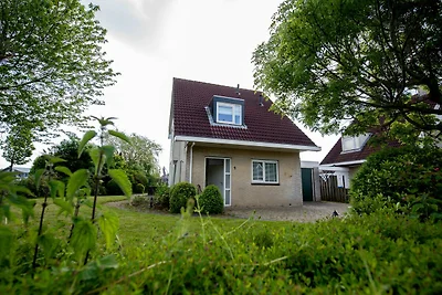 Geräumiges Ferienhaus mit privatem Bootssteg