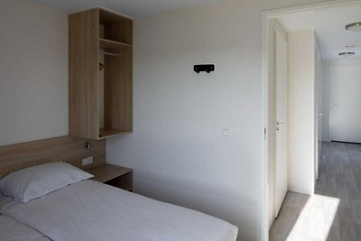 Moderna casa con lavastoviglie e microonde a ...