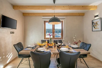 Villa con jacuzzi e terrazza panoramica