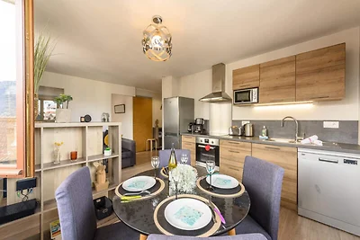 An den Toren des Kaiserlichen Palastes, 4.