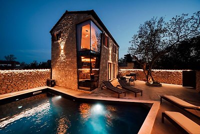 Villa Begonia mit Swimmingpool, Privlaka...