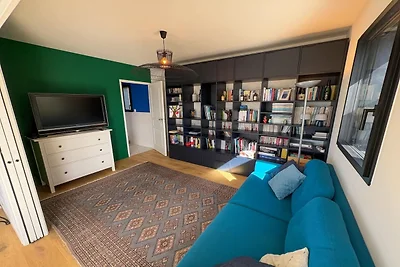 Moderne woning aan de kust met schilderachtig...