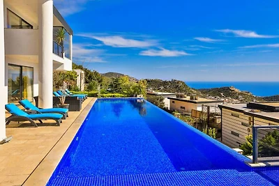 Villa in Kalkan mit Schwimmbecken