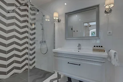 Ferienhaus in Makarska mit Schwimmbecken