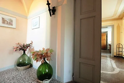 Ruim appartement in Venetiaanse villa met...