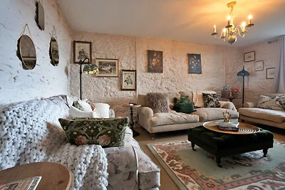 Bauernhaus in Staffordshire mit Hügelblick