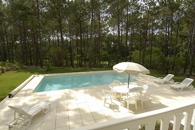 Villa con una piscina privata a Lacanau-Océan