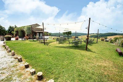 Schöne Wohnung in Collesalvetti mit Garten