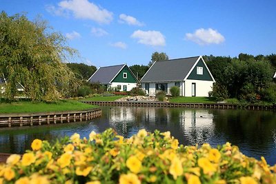 Vrijstaande villa met wasmachine, rondom een...