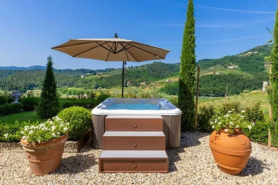Villa in Lucca mit Jacuzzi und Weinproben