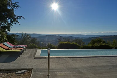Villa in Berlou mit Pool und Weinbergen