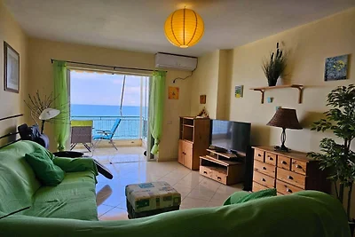 Lusso sul mare con vista panoramica