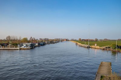 Ferienhaus in Grou in der Nähe des Flusses