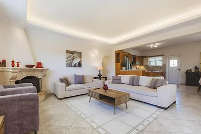 Villa tradizionale a Kypseli con piscina