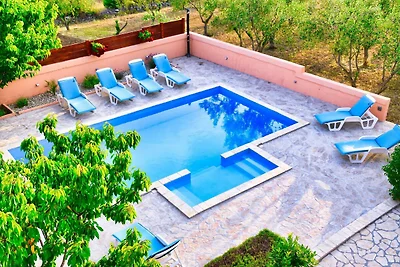 Ferienhaus mit Pool in Visocane