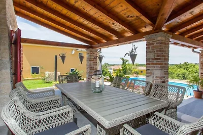 Villa in Montižana mit Schwimmbecken