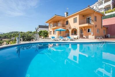 Geräumige Villa mit 6 Schlafzimmern in Blanes