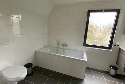 Casa ristrutturata con doppi servizi, Breda a...