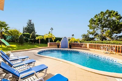 Villa in Carvoeiro mit Pool und Grill
