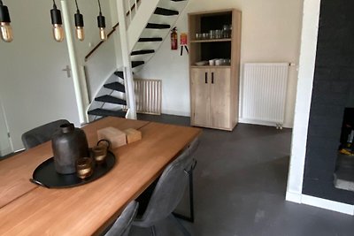 Renoviertes Haus mit zwei Bädern, Breda 10 km