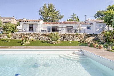 Moderne Villa mit privatem Pool