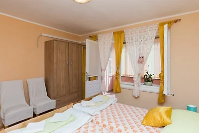 Apartment Lolo - Two Bedroom Apartment with L...