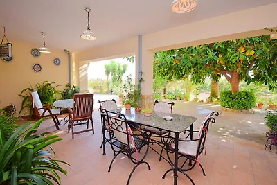 Villa in Campanet met zwembad en barbecue