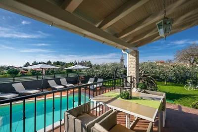 Villa en Krnica con piscina