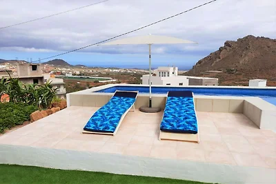 Casa Héctor, con piscina privata climatizzata...