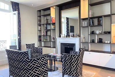 Le Jockey steht mit Parkplatz