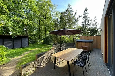 Schöne Feriensuiten im Wald mit Wellness