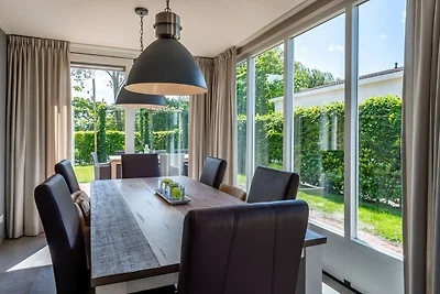 Geräumiges Ferienhaus in Kamperland