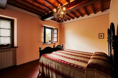 Casale d'epoca con piscina a Cortona