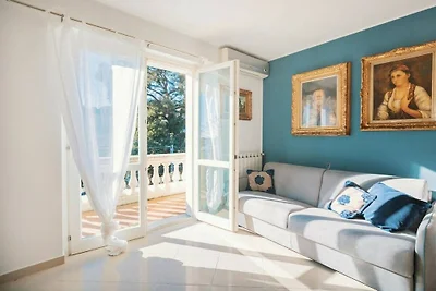 Art Apartment with Sea View