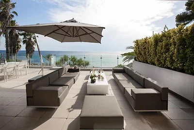 Luxury Seafront Villa with 2 Private Pools