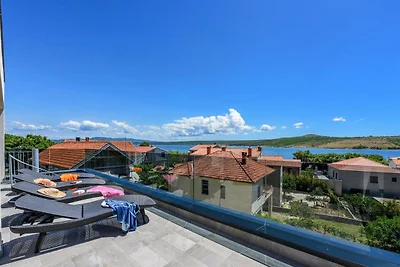 Villa mit Meerblick in Strandnähe in...