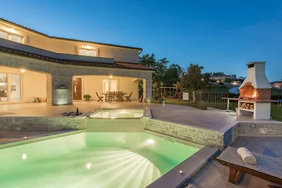 Villa in Vižinada mit Schwimmbecken
