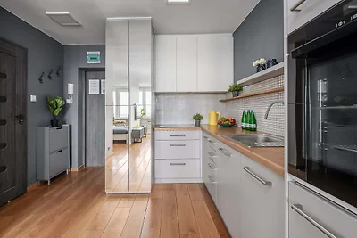 Riverside Flat near Center