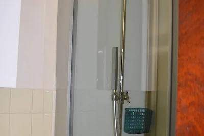 Monolocale per 4 persone con spazio espositiv...