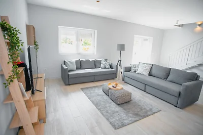 Schönes Ferienhaus in Lovinac mit Garten