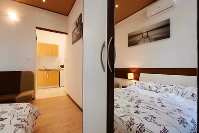 Apartment Vujina mit Terrasse