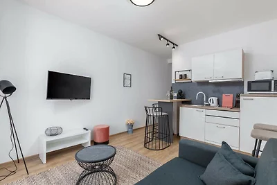 Modern appartement met zwembad en tuin