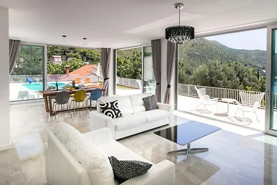 Villa Dupcic - Five-Bedroom Villa with Privat...