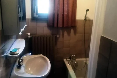 8 camere per 12 persone