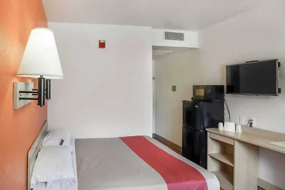 1 lit Queen | Micro-réfrigérateur