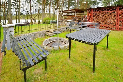 Geräumiges Ferienhaus, idyllisch am See,...