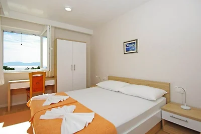 Wohnung in Podaca mit Schwimmbecken